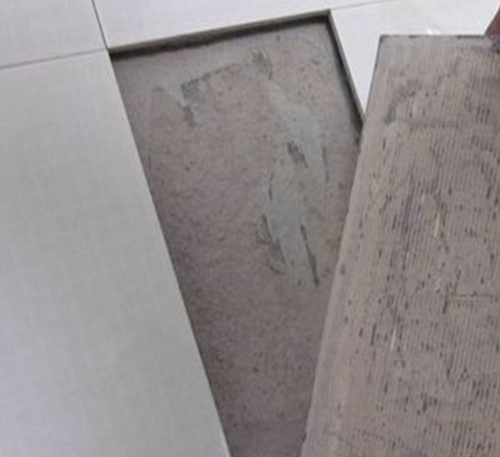 钢城瓷砖空鼓维修公司分享瓷砖铺贴时如果打浆（即涂抹在瓷砖背面和基层上的砂浆或瓷砖胶）过少，会带来以下问题