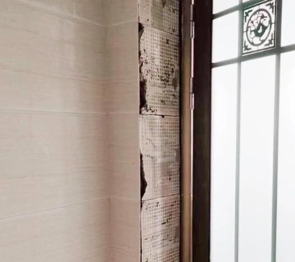 钢城瓷砖空鼓免砸砖维修公司分享吸水砖泡水时间不够或过长都会对瓷砖铺贴效果产生影响